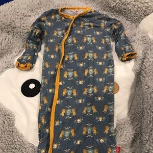 ❌SOLD❌ Magnetic Me 🧲 Knighty Night gown